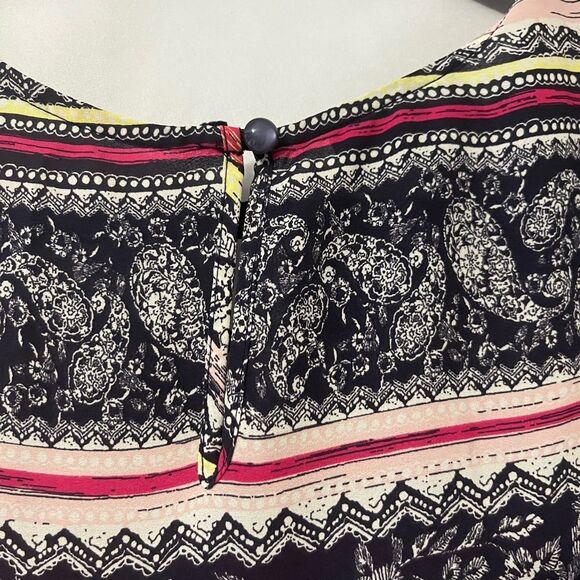 iZ Byer Cold Shoulder Floral Pattern Navy, Pink, Yellow Stripes Top Size M - Picture 5 of 8